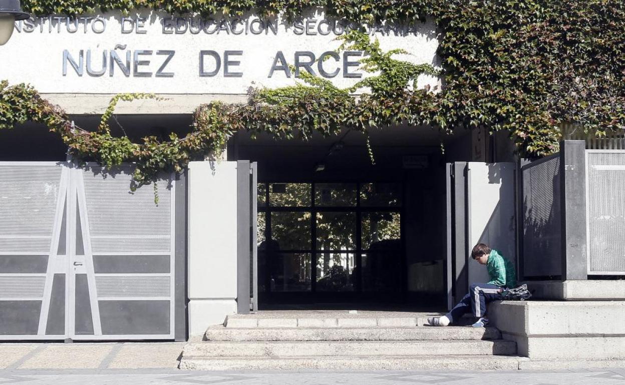 Entrada del institugo Núñez de Arce, en Valladolid. 