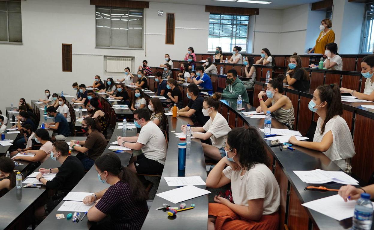 Examen de la EABU en una facultad de la Universidad de Salamanca.