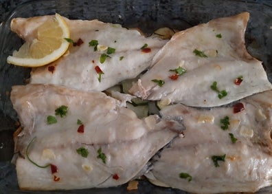 Imagen secundaria 1 - Receta de pescado al horno con patatas y calabacín