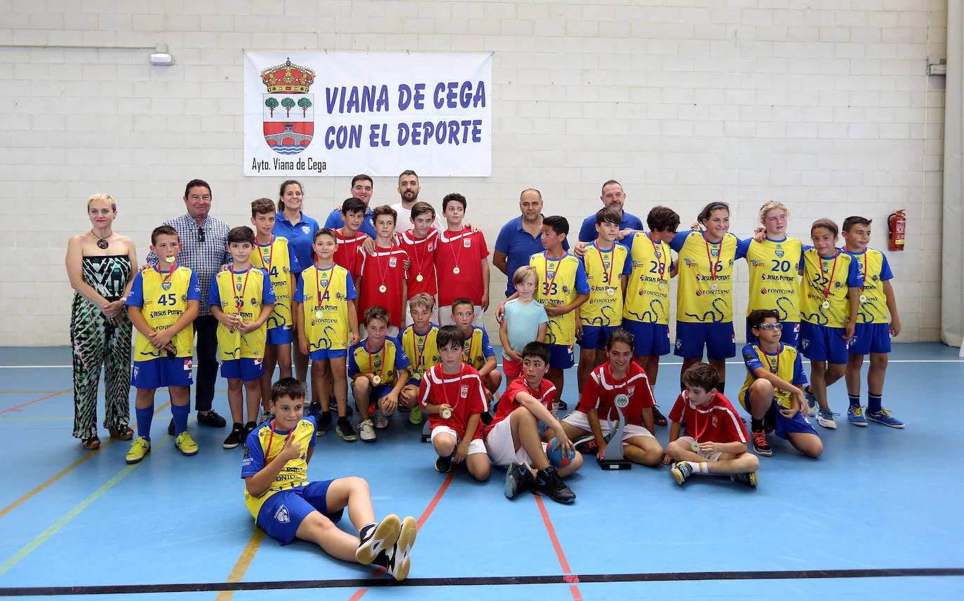 Fotos: Octava jornada de la competición de balonmano de Juegos Escolares