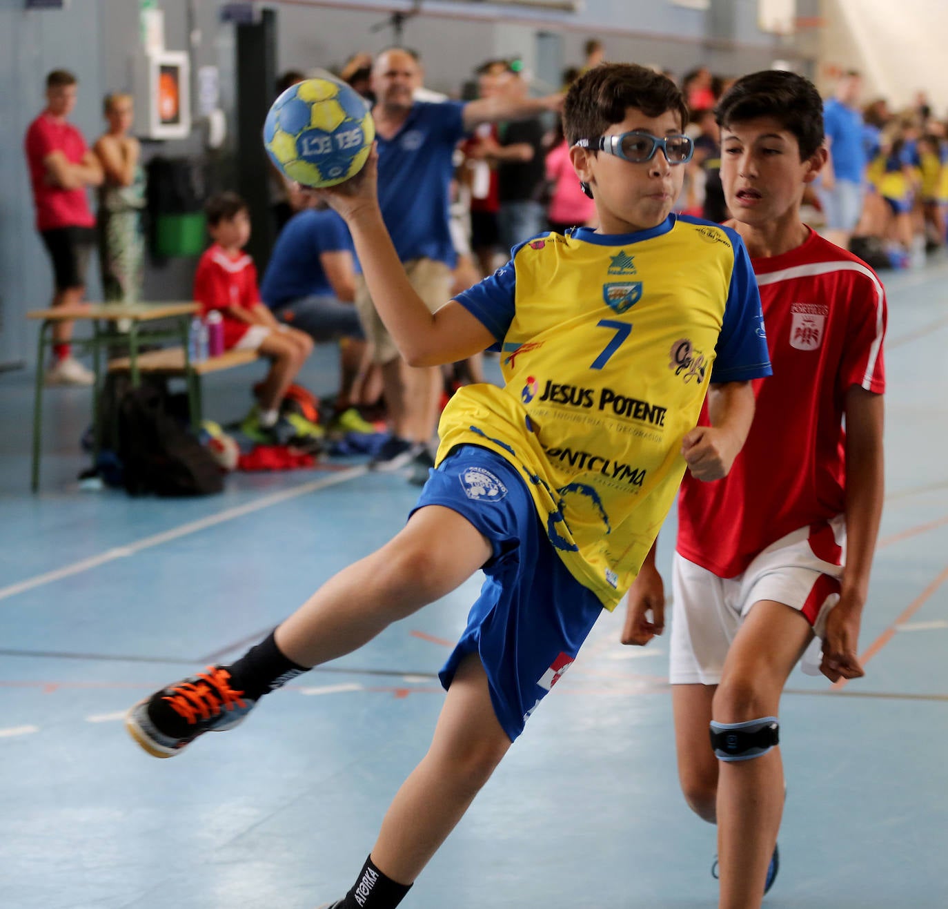 Fotos: Octava jornada de la competición de balonmano de Juegos Escolares