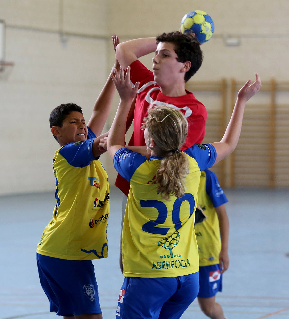 Fotos: Octava jornada de la competición de balonmano de Juegos Escolares