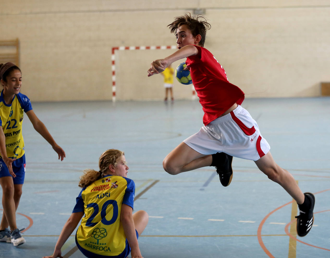 Fotos: Octava jornada de la competición de balonmano de Juegos Escolares