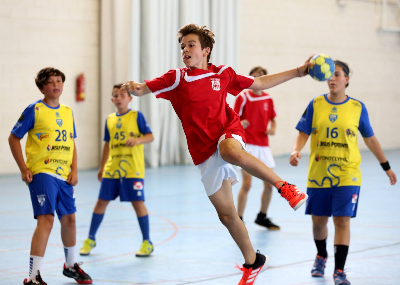 Fotos: Octava jornada de la competición de balonmano de Juegos Escolares