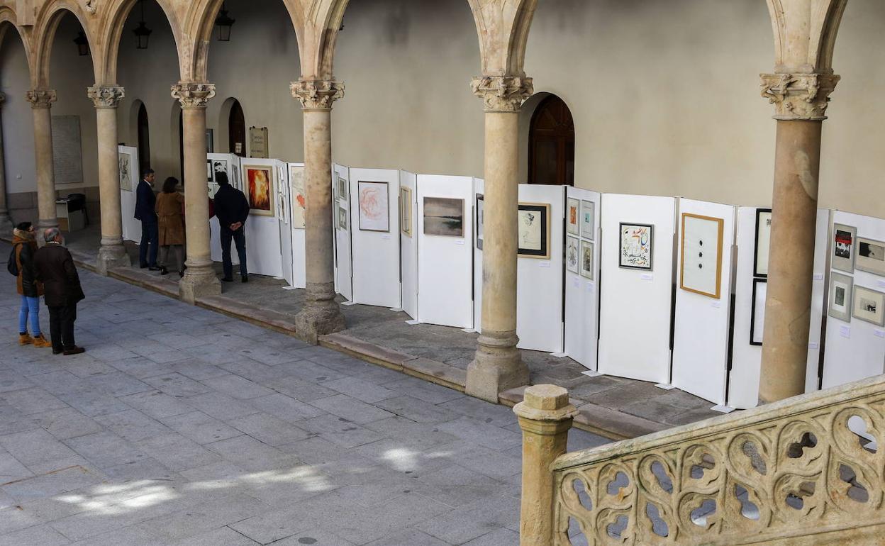 Una exposición en el patio de La Salina. 