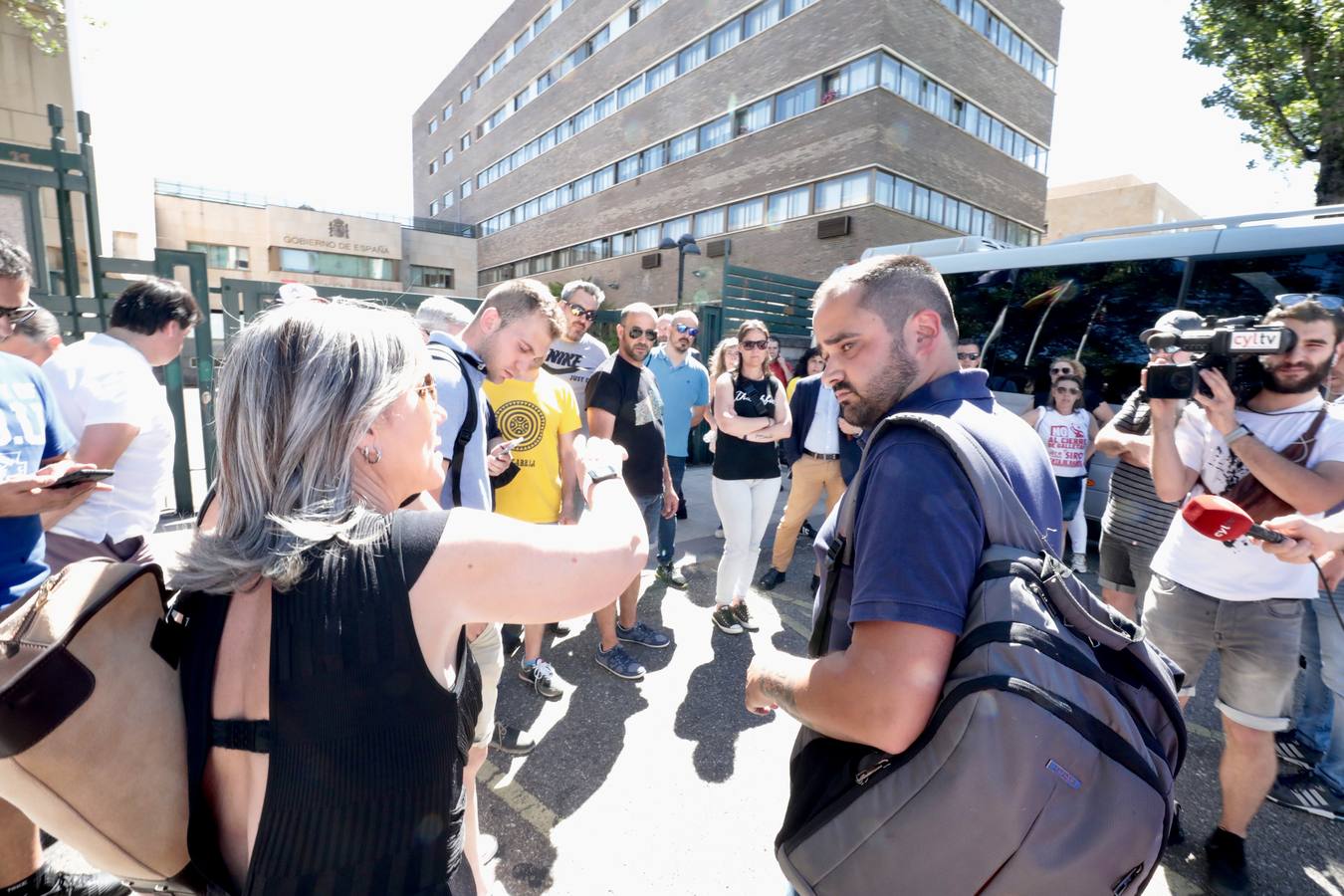 Fotos: Trabajadores de Siro se reúnen con la Junta de Castilla y León