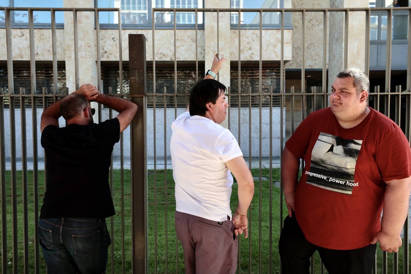 Fotos: Trabajadores de Siro se reúnen con la Junta de Castilla y León