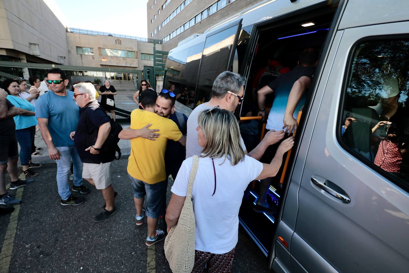 Fotos: Trabajadores de Siro se reúnen con la Junta de Castilla y León