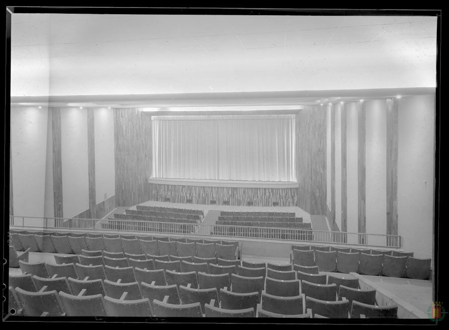 Fue inaugurado el 1 de diciembre de 1962. «A las seis de la tarde de se efectuó la inauguración y bendición del nuevo cinema 'La Rubia', sala que ha sido levantada en la calle de Puente Duero, formando un edificio independiente de amplios accesos y vestíbulo. Tanto el patio de butacas como en la planta principal, dispone de 694 localidades. En cuanto a la decoración es muy alegre y vistosa», así lo cantaba El Norte de Castilla en su edición del 1 de diciembre.