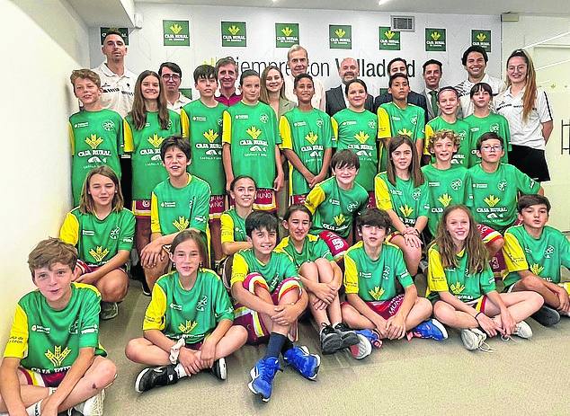 Patrocinadores, miembros de la FBCyL y jugadores.