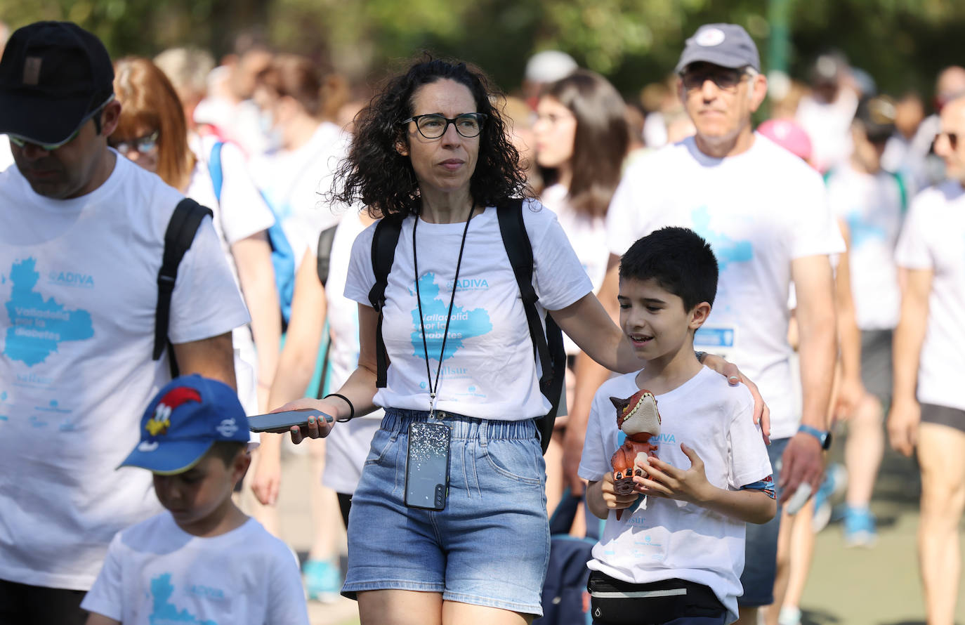 Fotos: La Marcha de la Diabetes tiñe de azul las calles de Valladolid