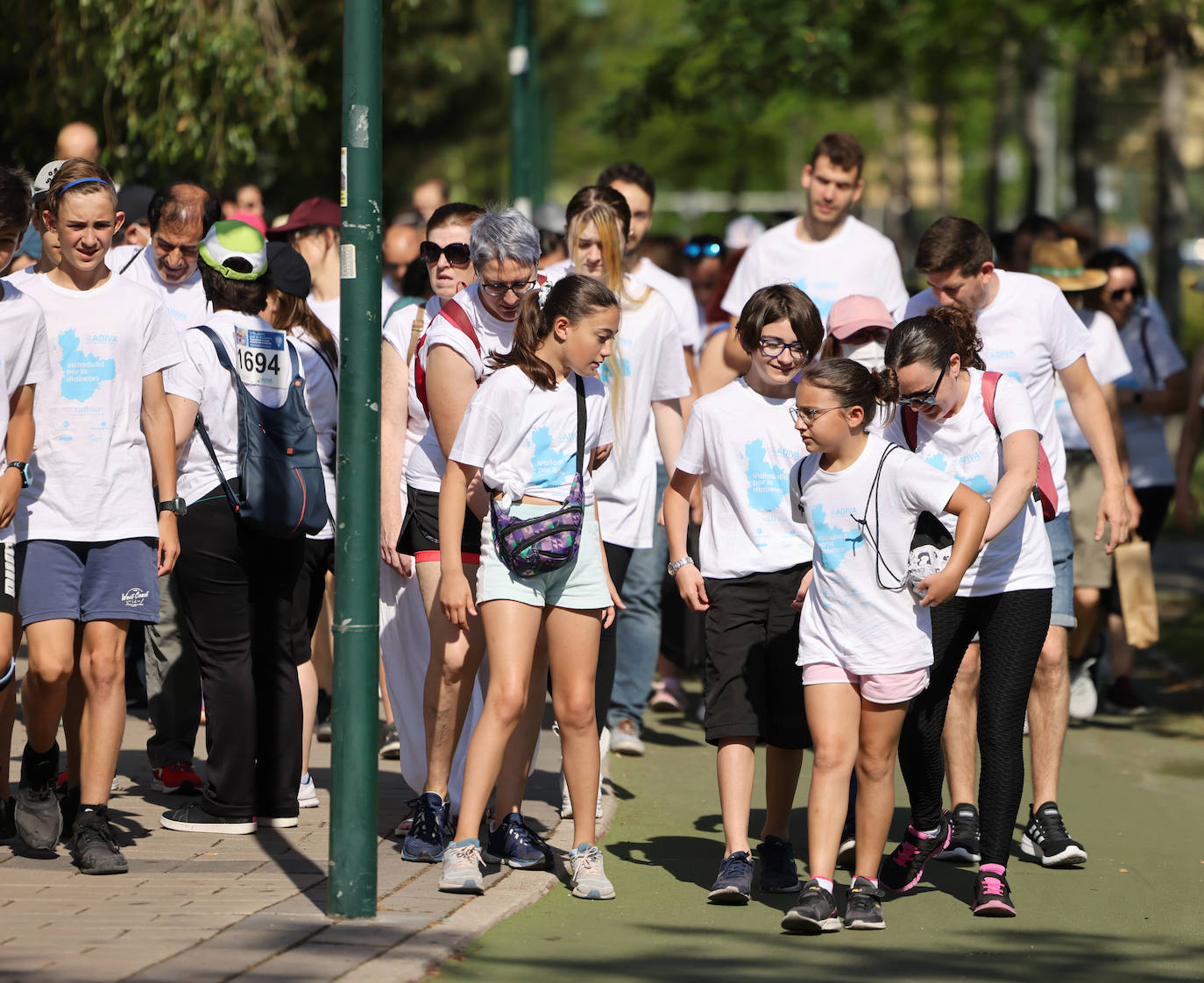 Fotos: La Marcha de la Diabetes tiñe de azul las calles de Valladolid