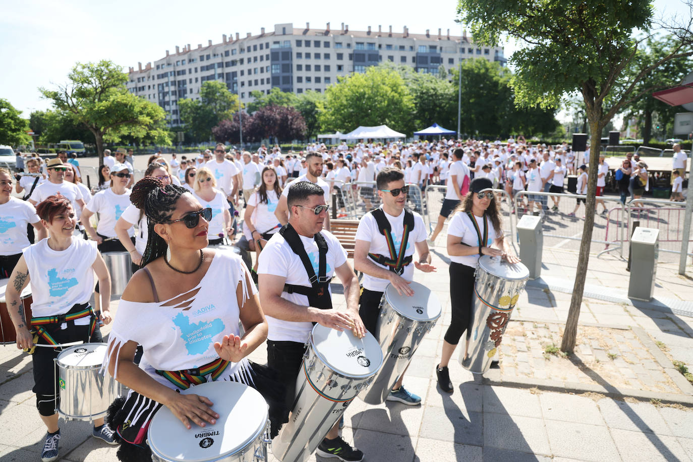 Fotos: La Marcha de la Diabetes tiñe de azul las calles de Valladolid