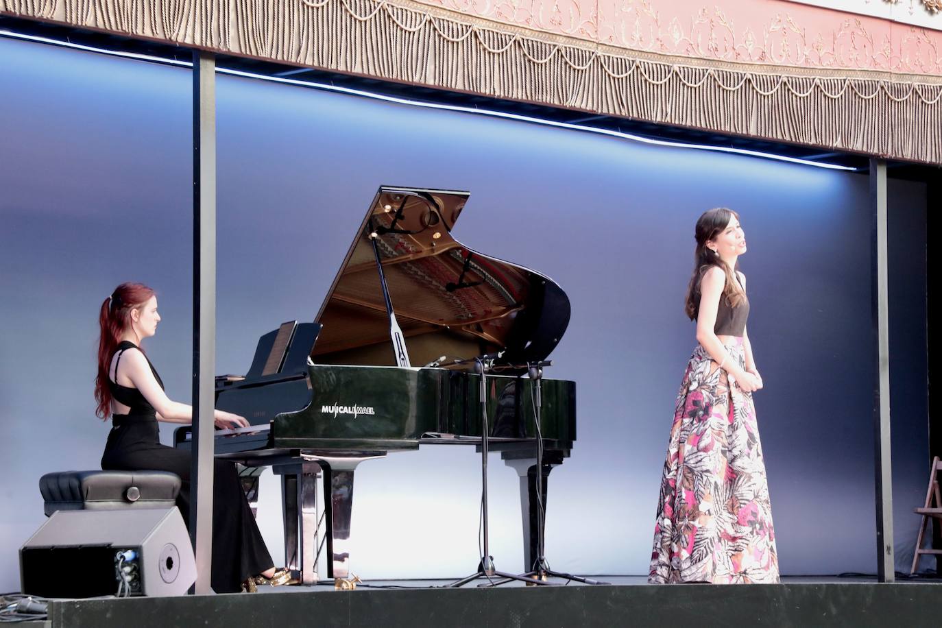 Fotos: Una carroza gigante para un concierto de ópera en plena calle en Valladolid