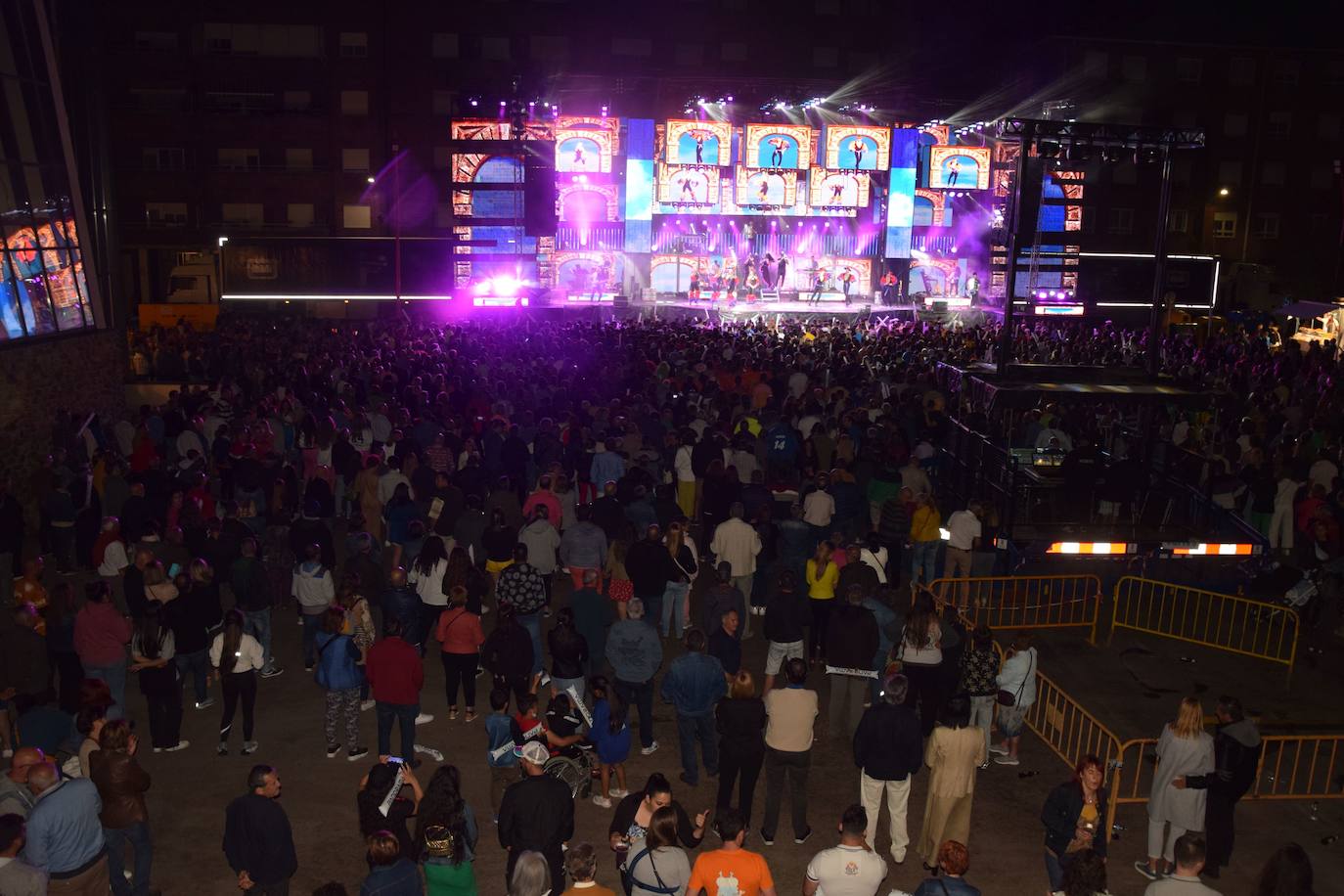 Fotos: La orquesta Panorama, un éxito en las fiestas de Guardo