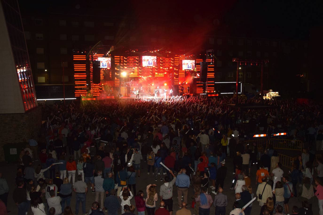 Fotos: La orquesta Panorama, un éxito en las fiestas de Guardo