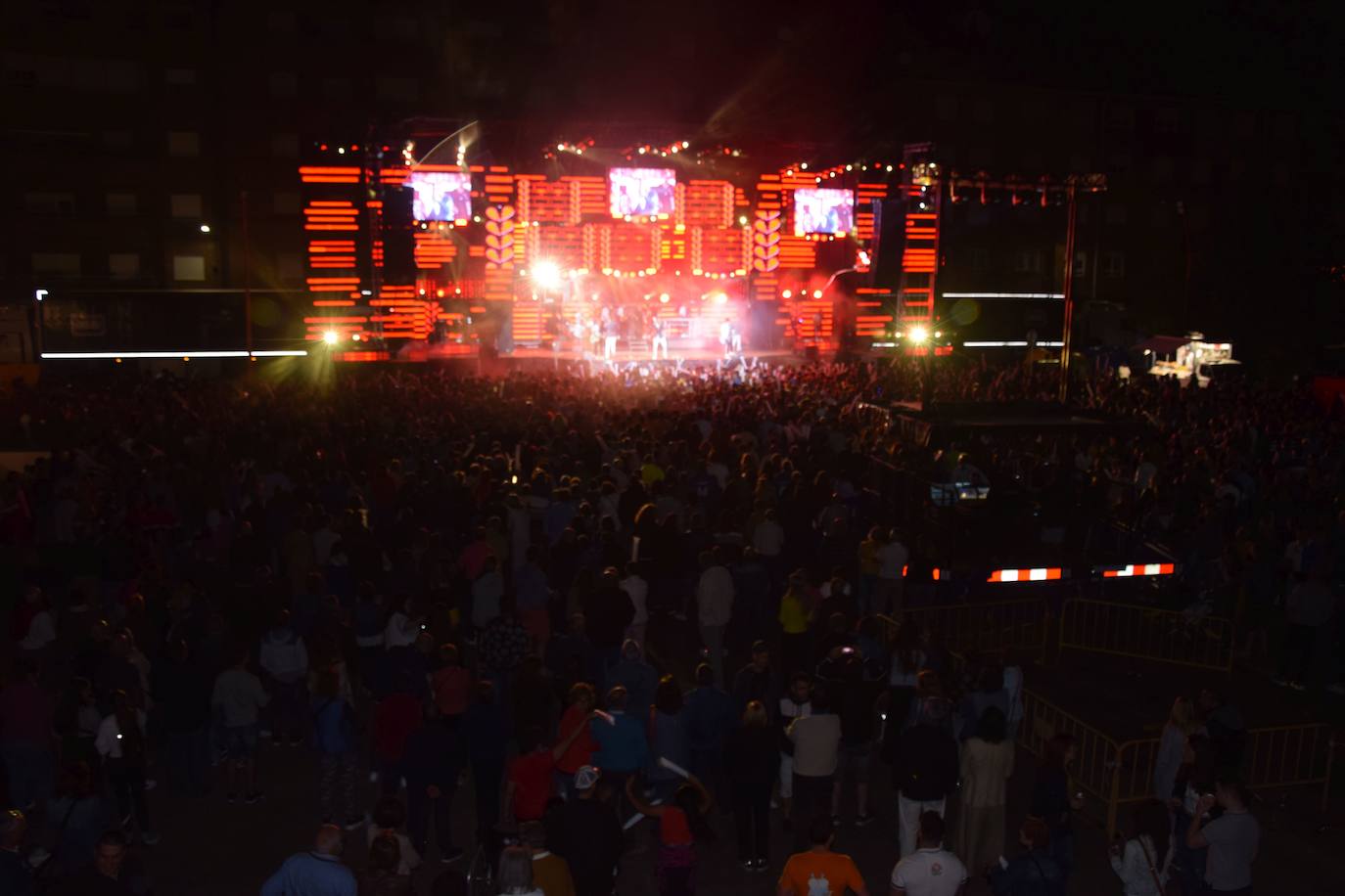 Fotos: La orquesta Panorama, un éxito en las fiestas de Guardo
