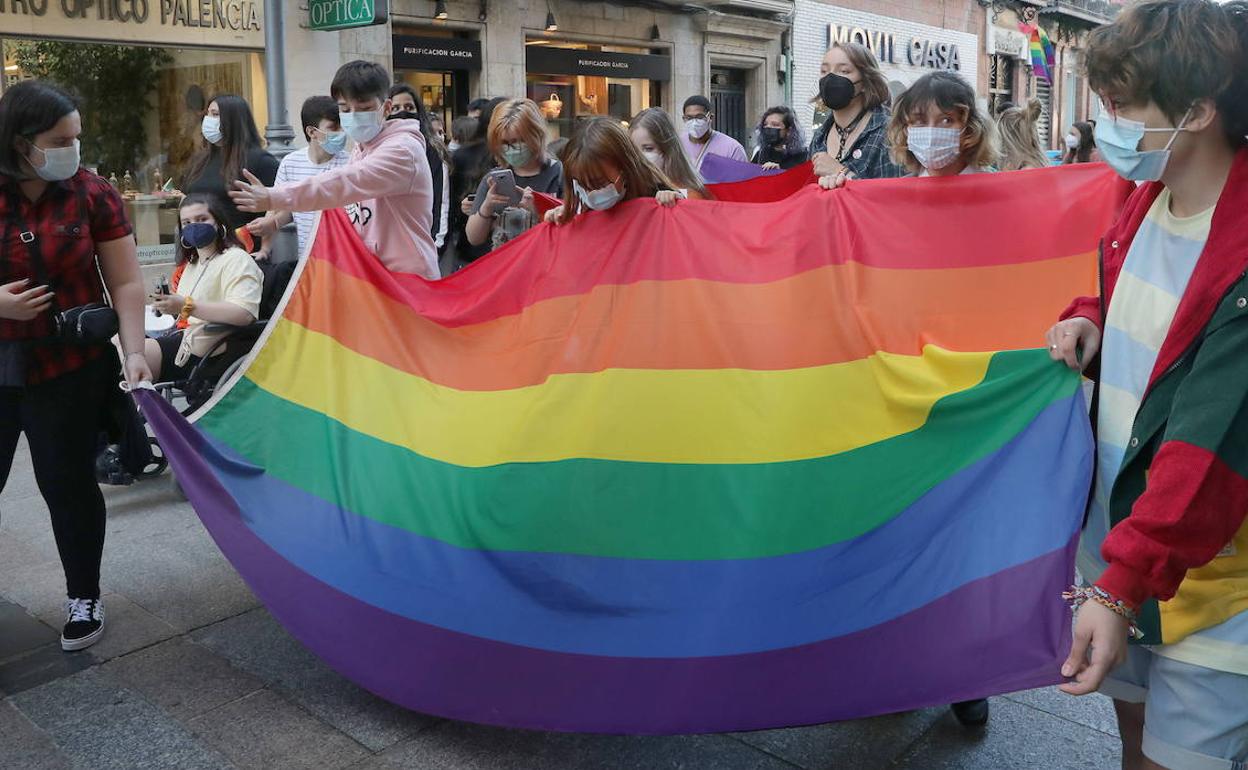 Manifestación del colectivo LGTB de Palencia en el día del Orgullo Gay en año pasado. 