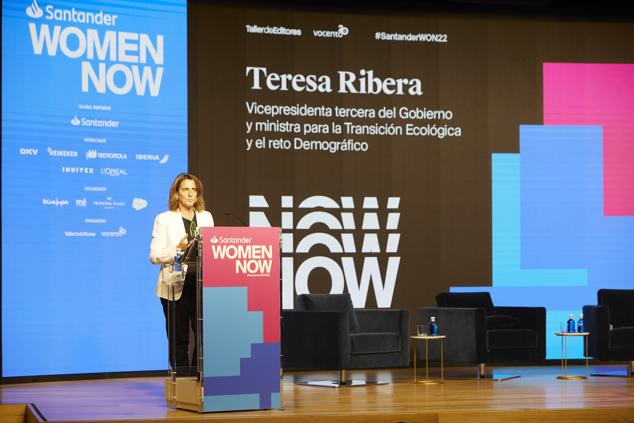 La vicepresidenta tercera del gobierno y ministra para la Transición Ecológica y el reto Demográfico, Teresa Ribera, en su ponencia.