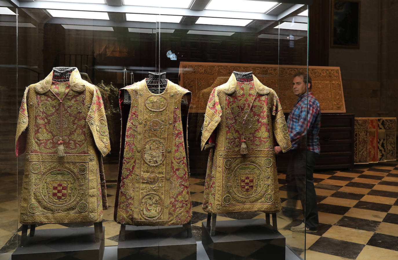 La muestra de arte religioso permanecerá abierta hasta el 11 de diciembre por el séptimo centenario de la Catedral. 