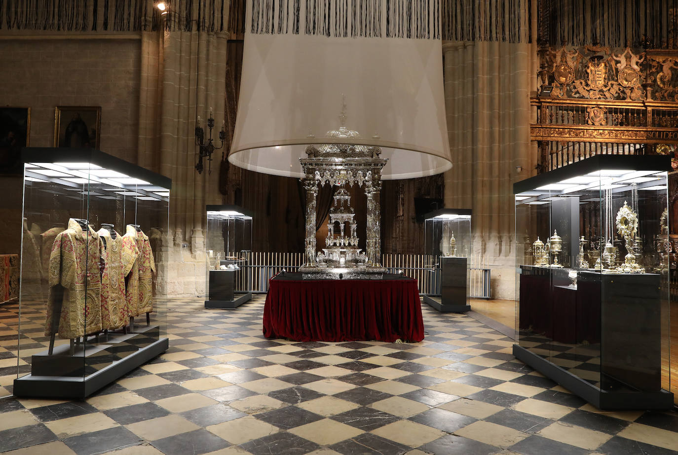 La muestra de arte religioso permanecerá abierta hasta el 11 de diciembre por el séptimo centenario de la Catedral. 