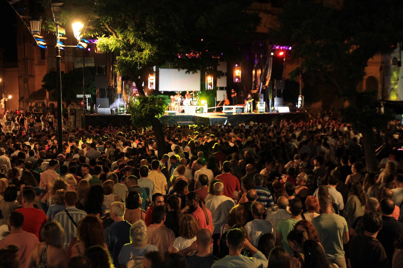 Fotos: La primera noche de las Ferias y Fiestas de San Juan y San Pedro