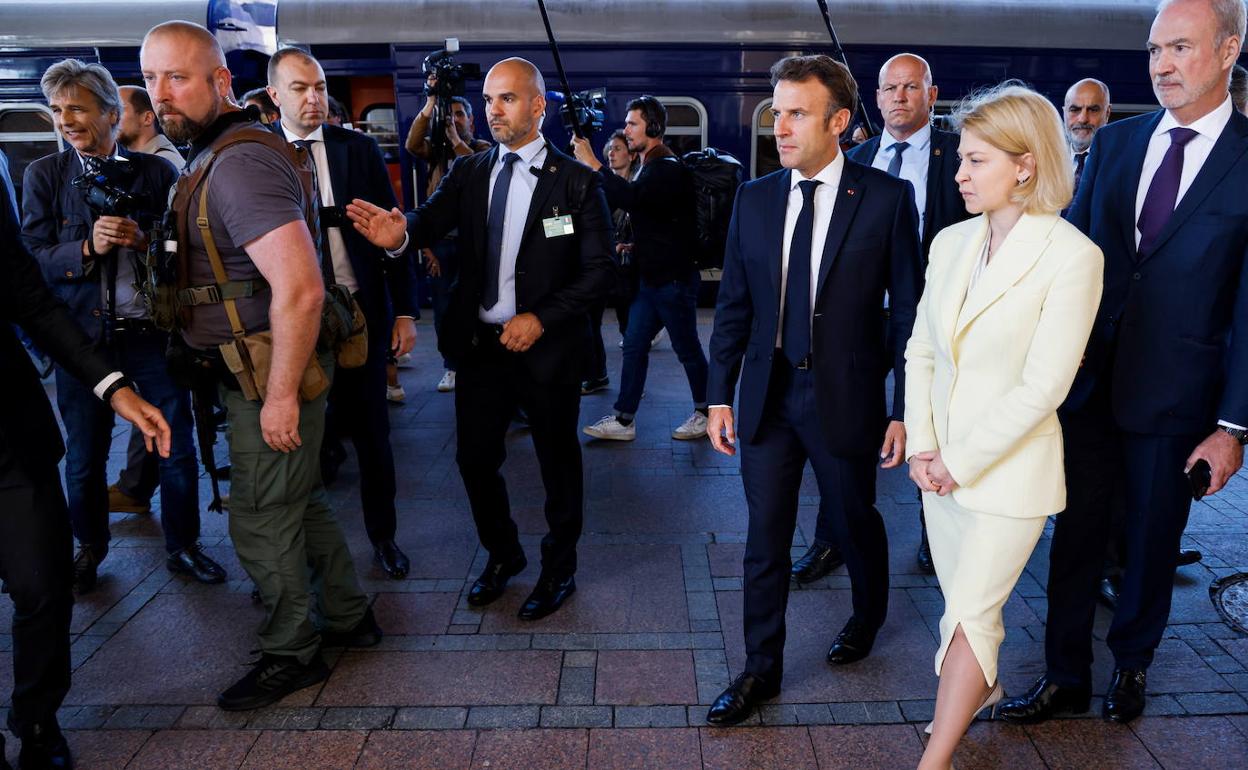 Los líderes europeos de Francia, Alemania e Italia, el jueves en Kiev.