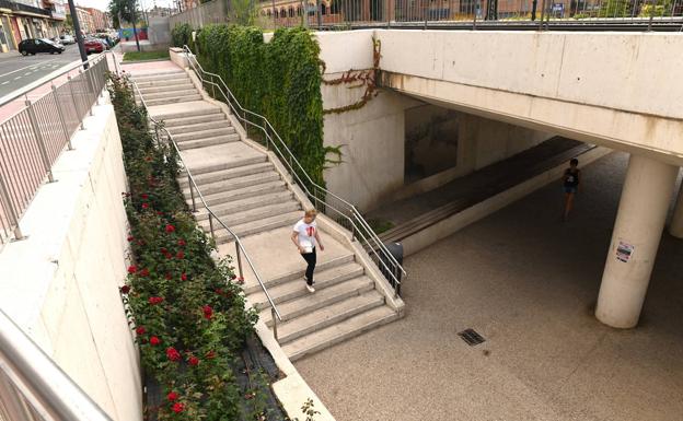 Un ascensor en el paso de Pilarica bajo las vías conectará el túnel con la calle Salud