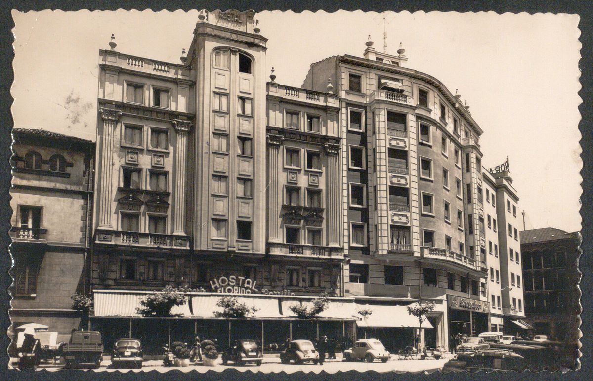 Inaugurado el 2 de septiembre de 1944, fue un atractivo proyecto impulsado por Numeriano Riñón Martínez, vallisoletano de Villanueva de los Caballeros, que se inició en la hostelería en Francia como lavaplatos en un hotelito.