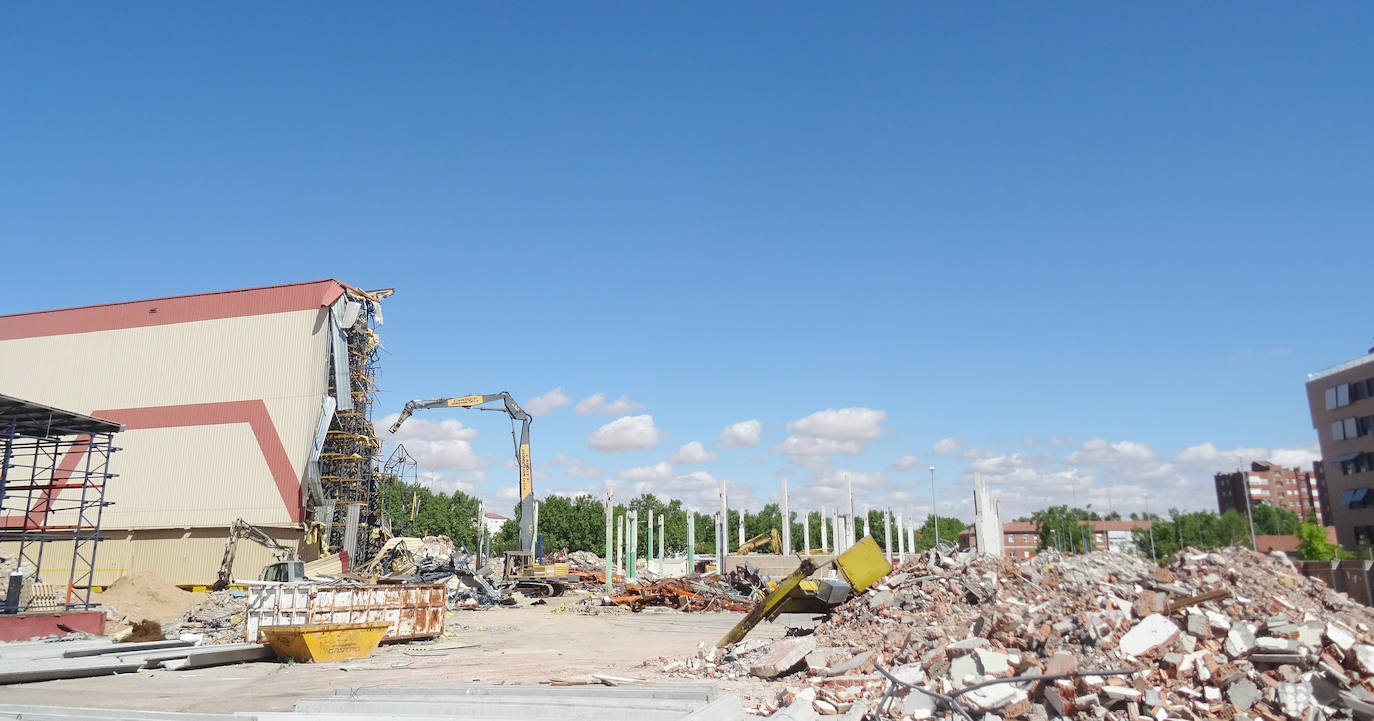 Fotos: Derribo de la antigua planta de Lauki en Valladolid