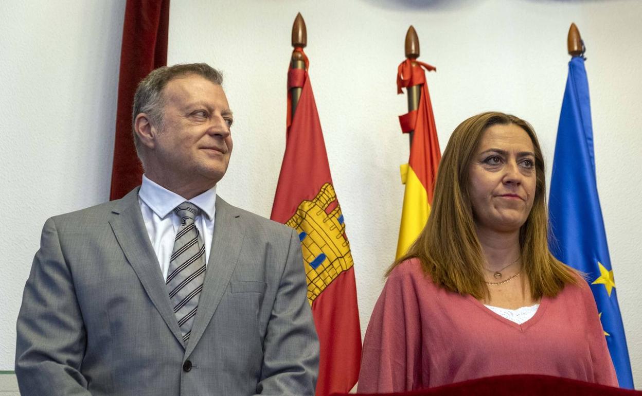 La delegada del Gobierno en Castilla y León, Virginia Barcones, acompañada por el delegado territorial de la AEMET en la comunidad, Manuel Mora, informa sobre el resumen climático de la primavera, la situación del balance hídrico y la predicción estacional para el trimestre julio-agosto-septiembre.