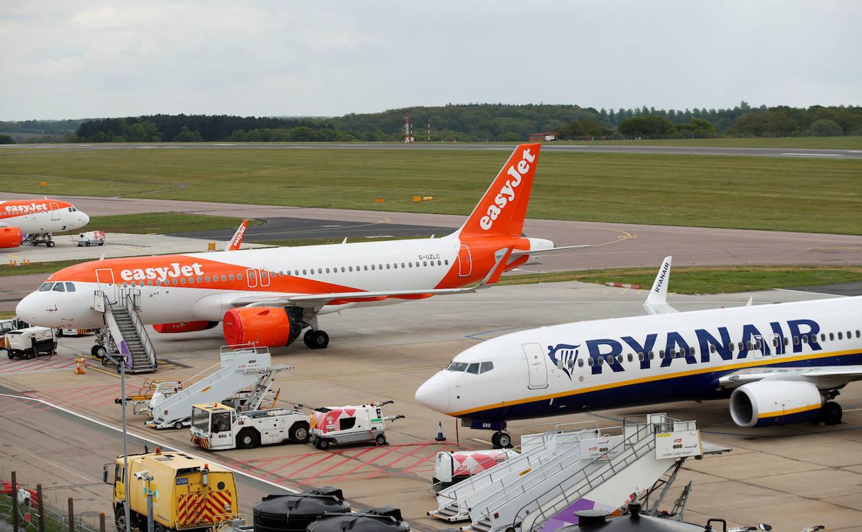 Los tripulantes de cabina de Easyjet convocan nueve días de huelga en julio