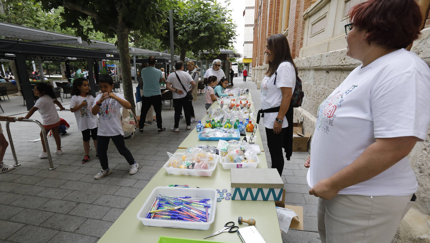 El parque del Salón acoge la prueba solidaria con mercadillo y paellada para todos los alumnos.