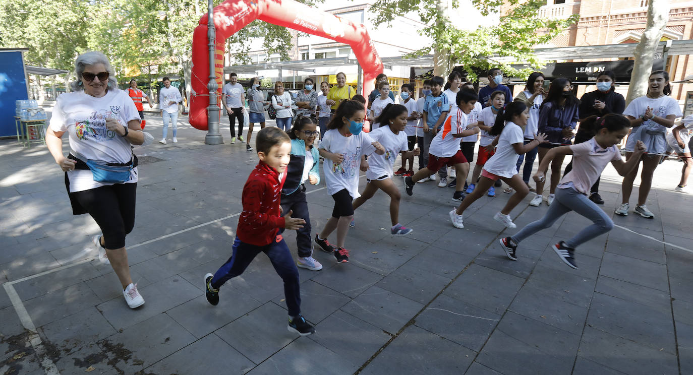 El parque del Salón acoge la prueba solidaria con mercadillo y paellada para todos los alumnos.