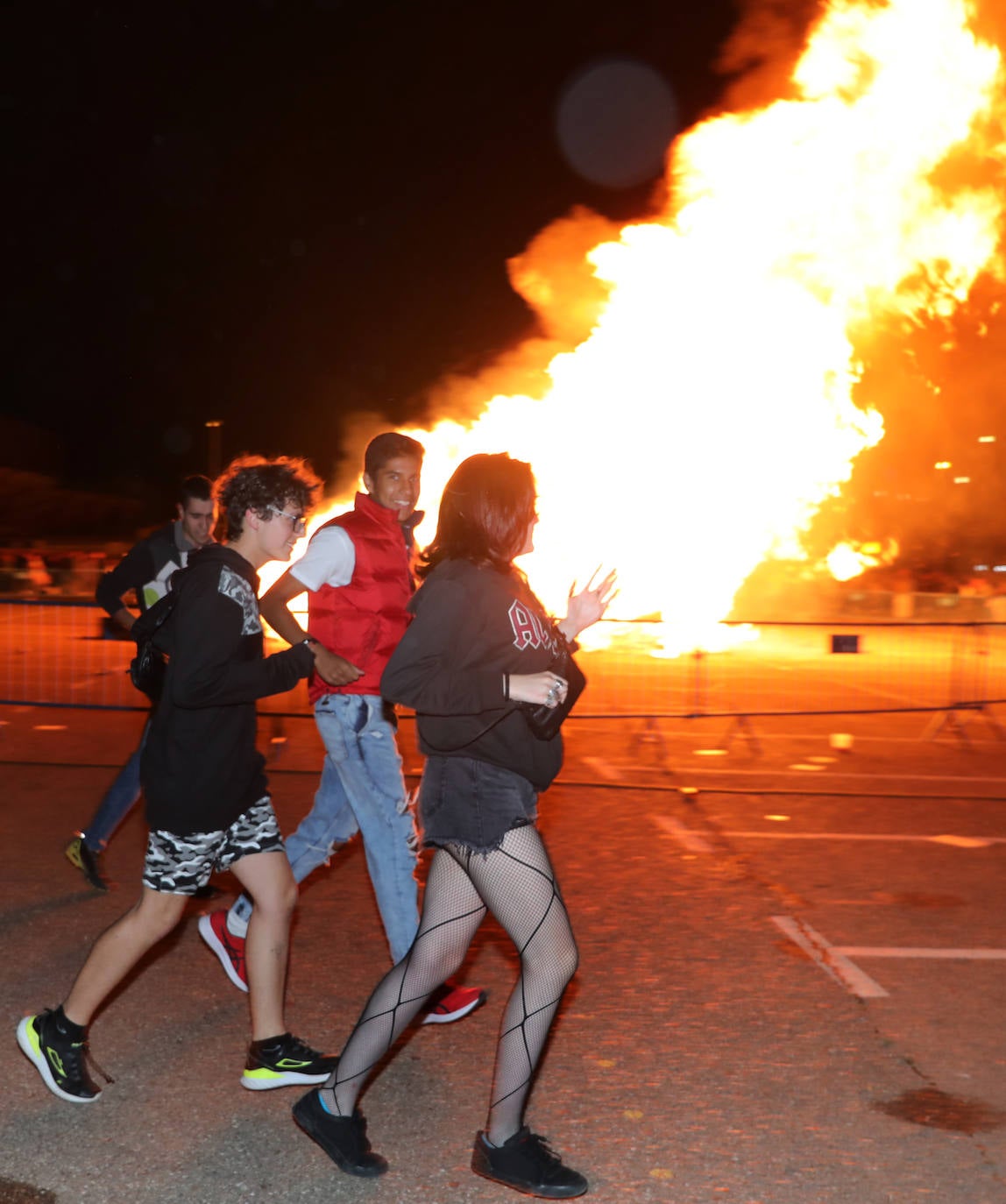 Fotos: Hoguera de San Juan en Palencia