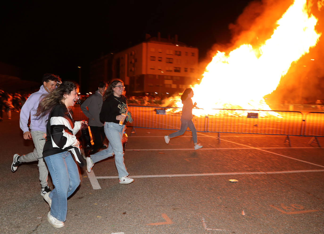 Fotos: Hoguera de San Juan en Palencia