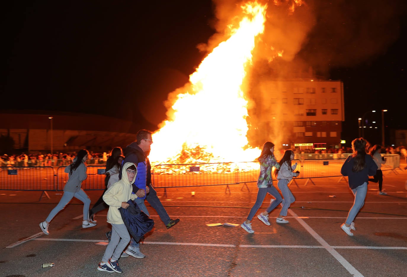 Fotos: Hoguera de San Juan en Palencia