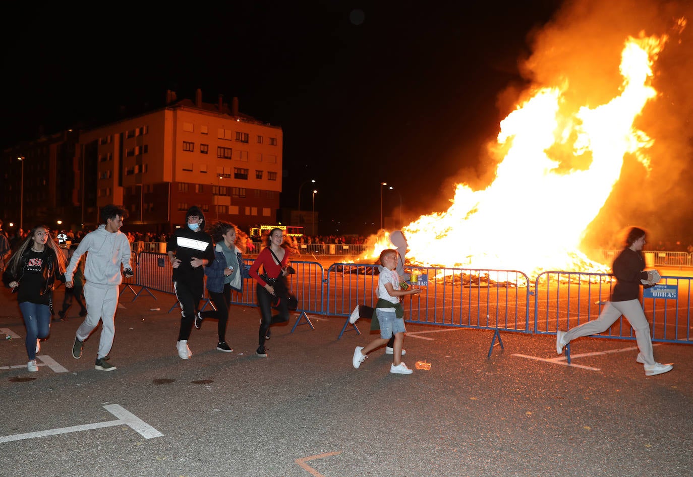 Fotos: Hoguera de San Juan en Palencia