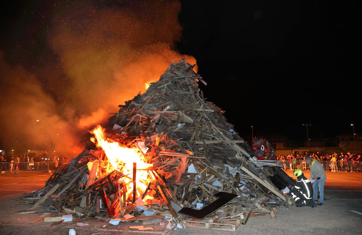 Fotos: Hoguera de San Juan en Palencia