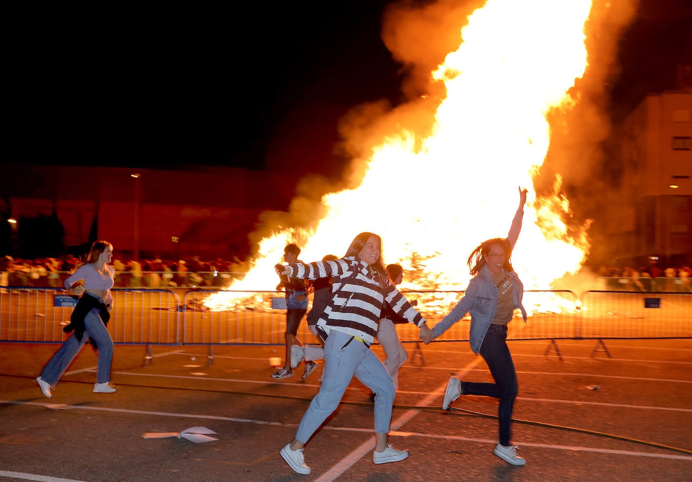 Fotos: Hoguera de San Juan en Palencia