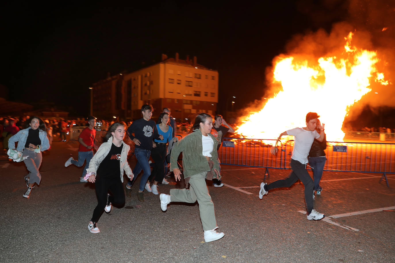 Fotos: Hoguera de San Juan en Palencia