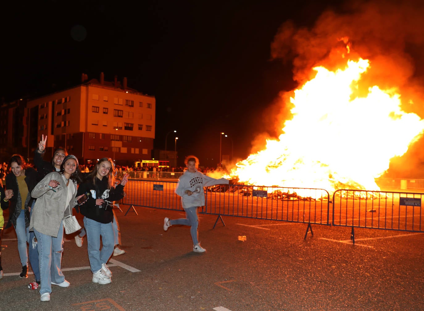 Fotos: Hoguera de San Juan en Palencia