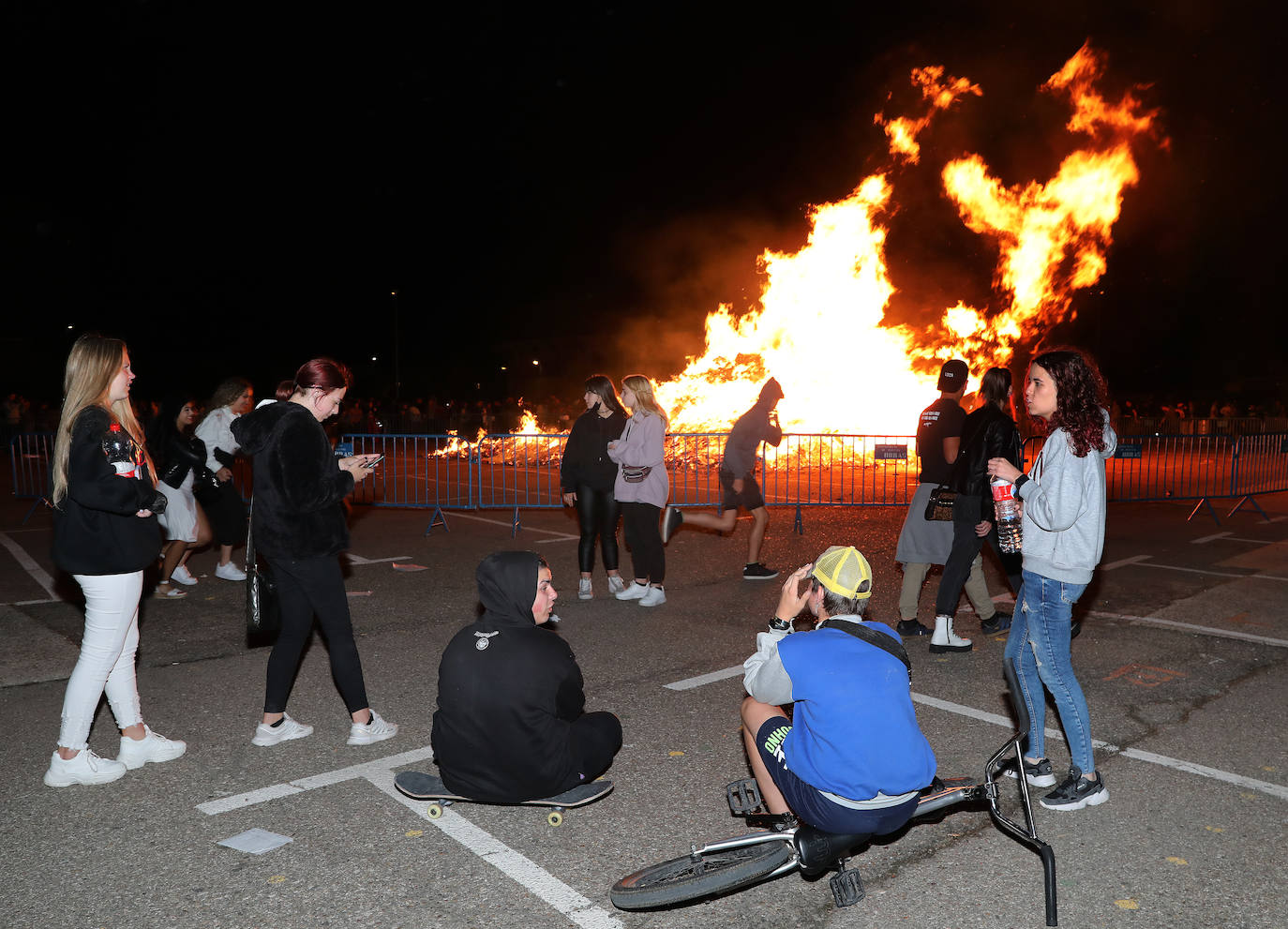 Fotos: Hoguera de San Juan en Palencia