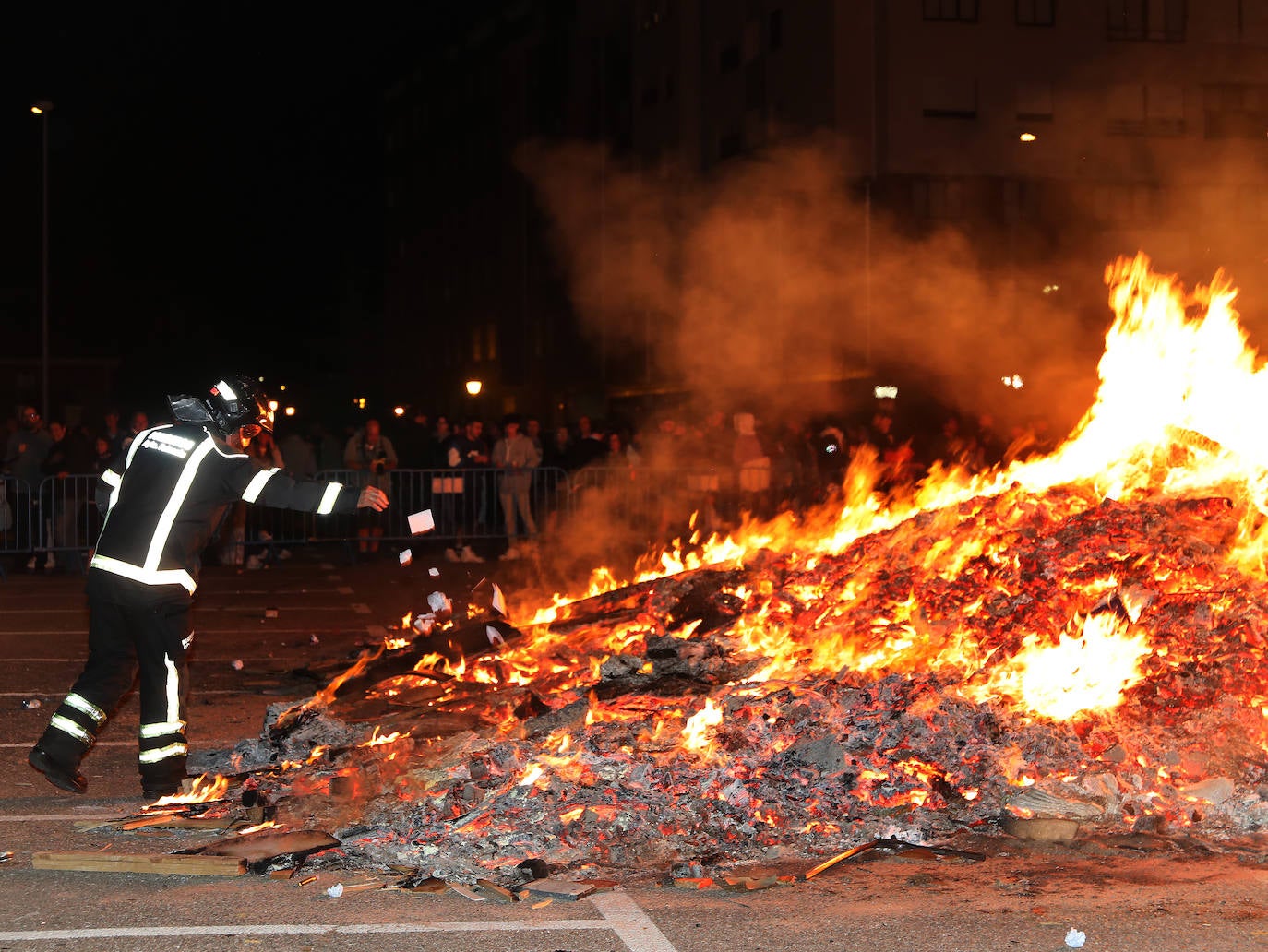 Fotos: Hoguera de San Juan en Palencia