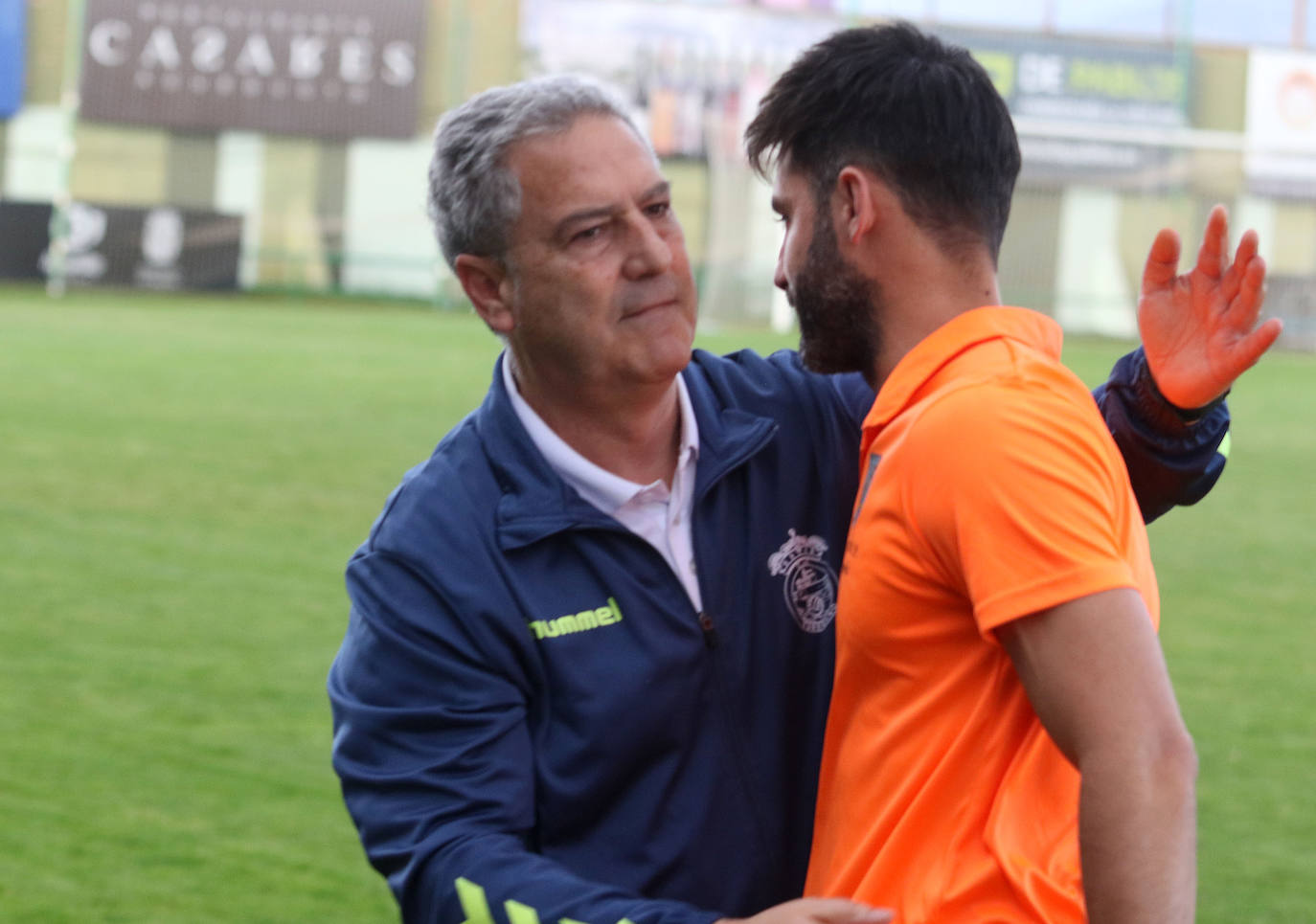 Los jugadores del Unami celebran uno de los goles marcados por Alcubilla este sábado.