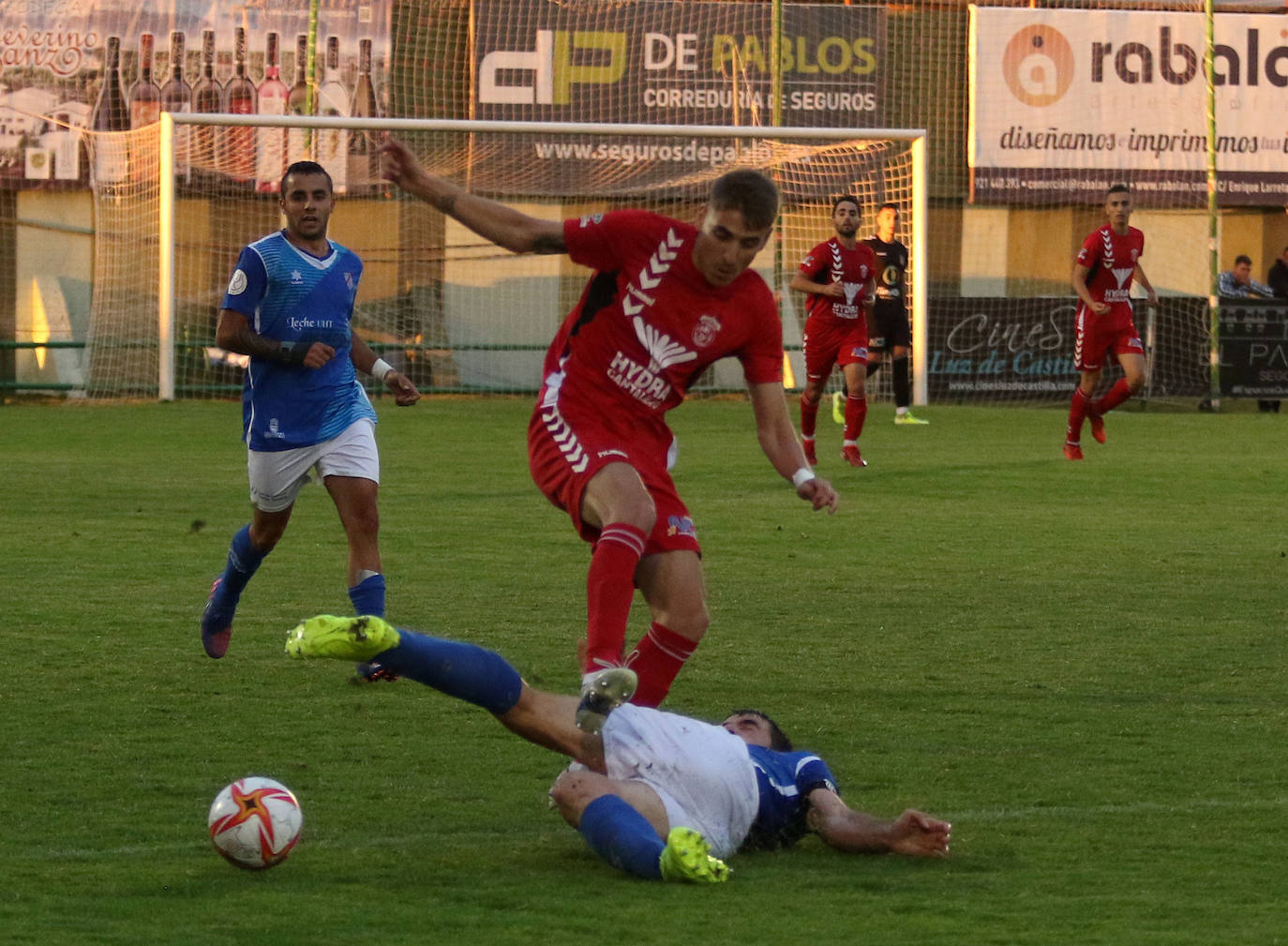 Los jugadores del Unami celebran uno de los goles marcados por Alcubilla este sábado.