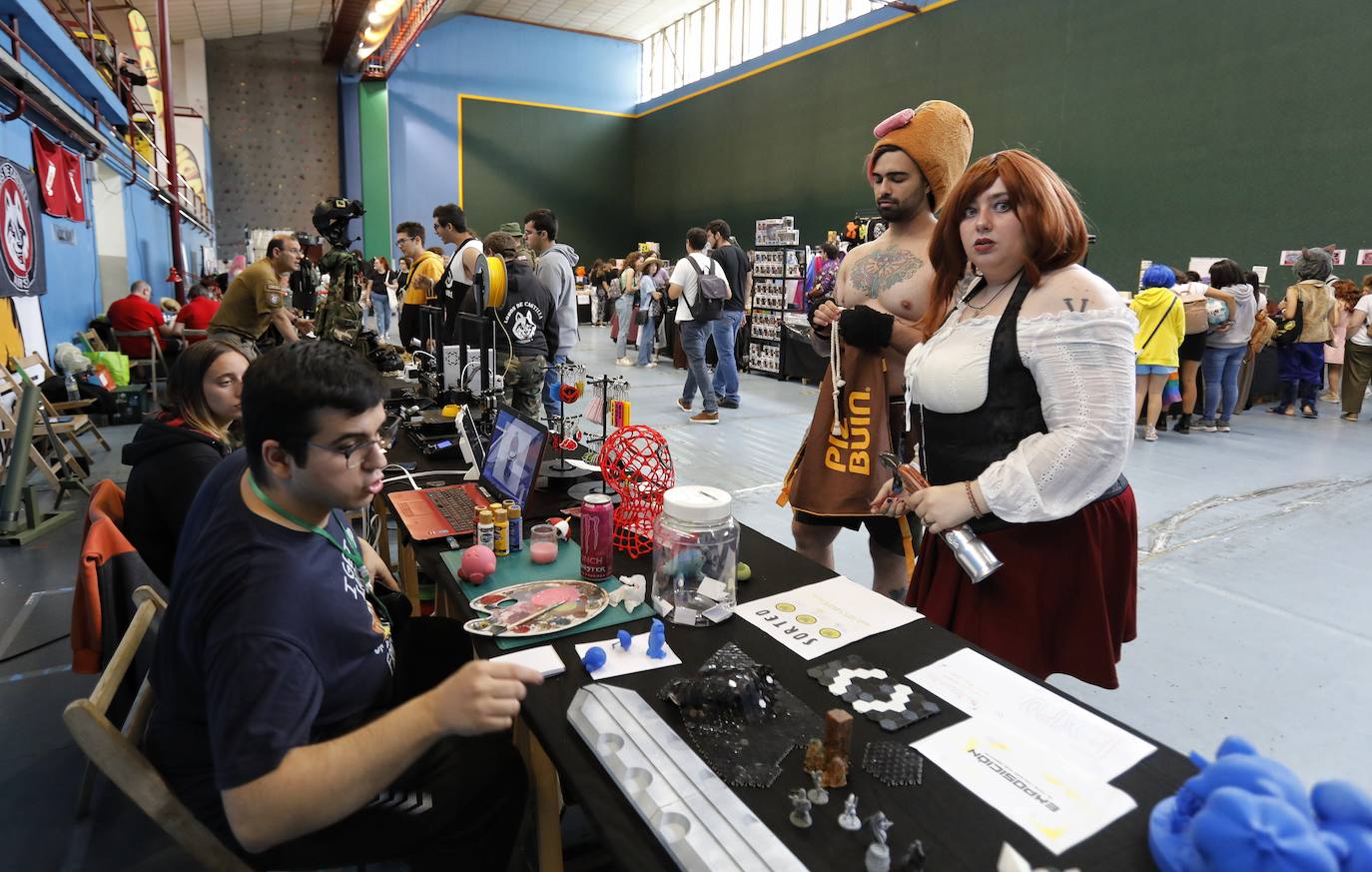 La octava edición del Salón Manga&Cómic de Palencia llena de color y de actividades el frontón de Eras de Santa Marina