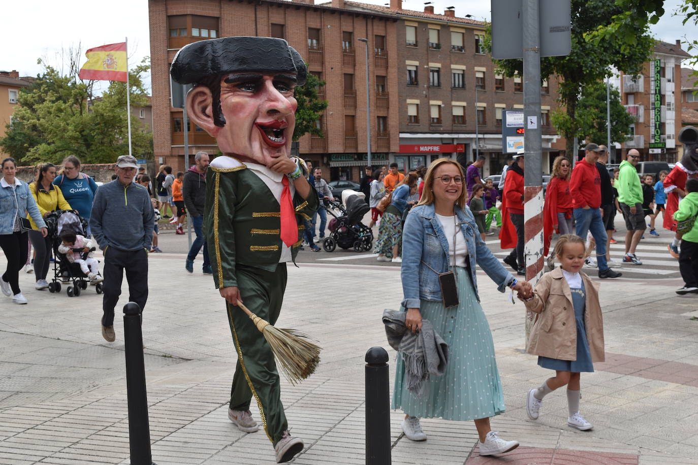 La localidad amplía su colección de cabezudos con una nueva imagen