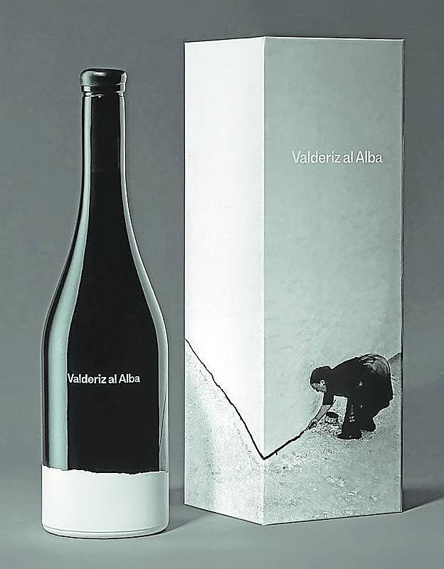 Botella y caja premiadas.