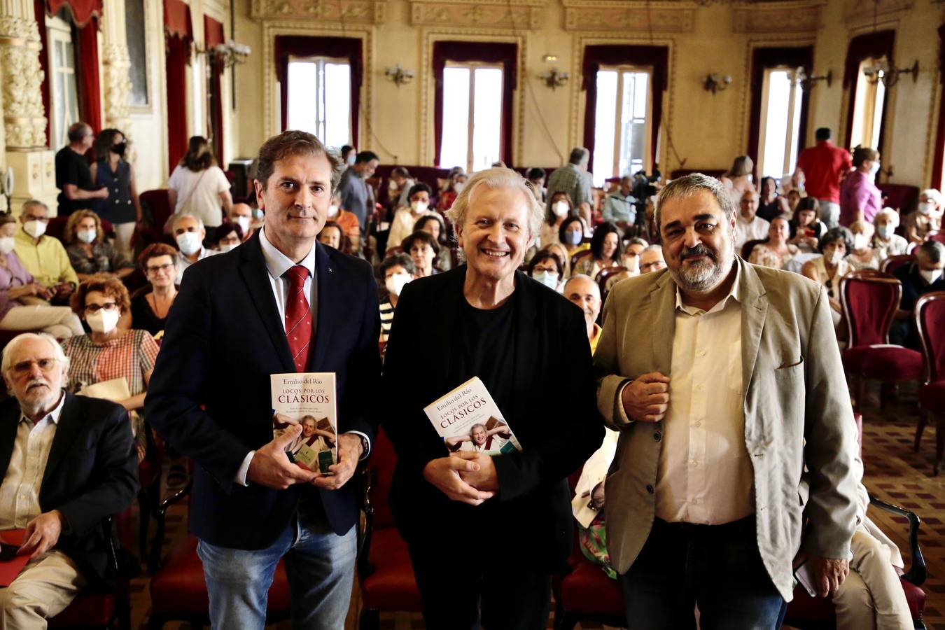 Fotos: Emilio del Río vuelve a encantar al público del Aula de Cultura